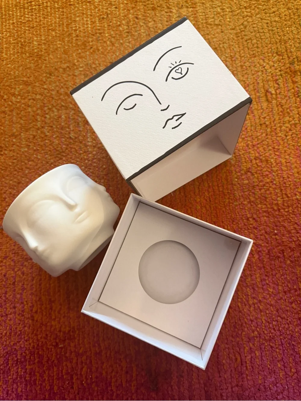 Jonathan Adler Candle Muse Blanc Scent. Limited “4 Face” cream porcelain vessel